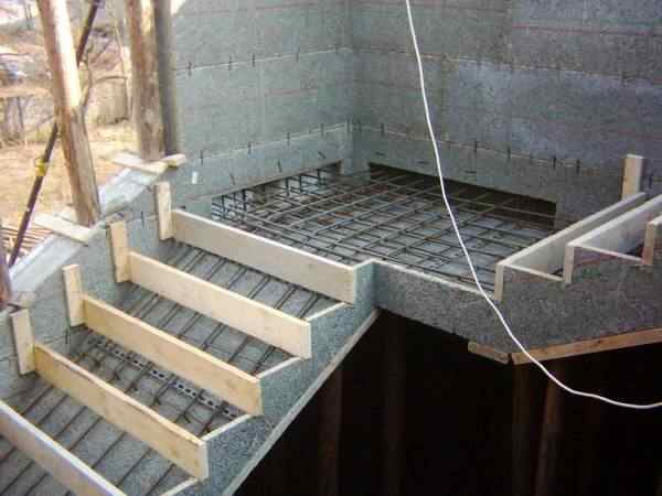 Как сделать бетонную лестницу своими руками - быстро и легко