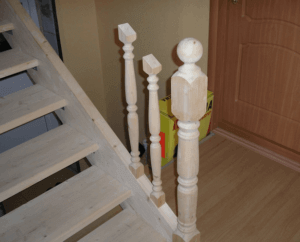 Крепление балясин к тетиве деревянной лестницы - подробно