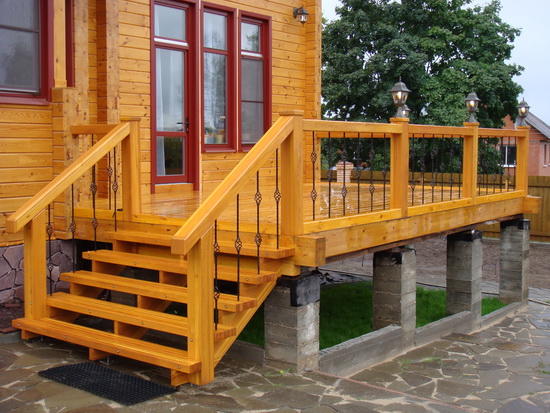 Лестница в дом с улицы деревянная - практические советы