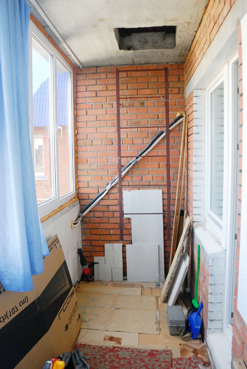 Можно ли убрать лестницу на балконе - просто о сложном