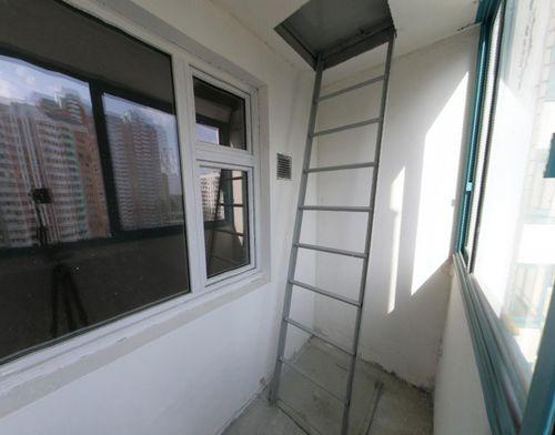 Можно ли убрать лестницу на балконе - просто о сложном