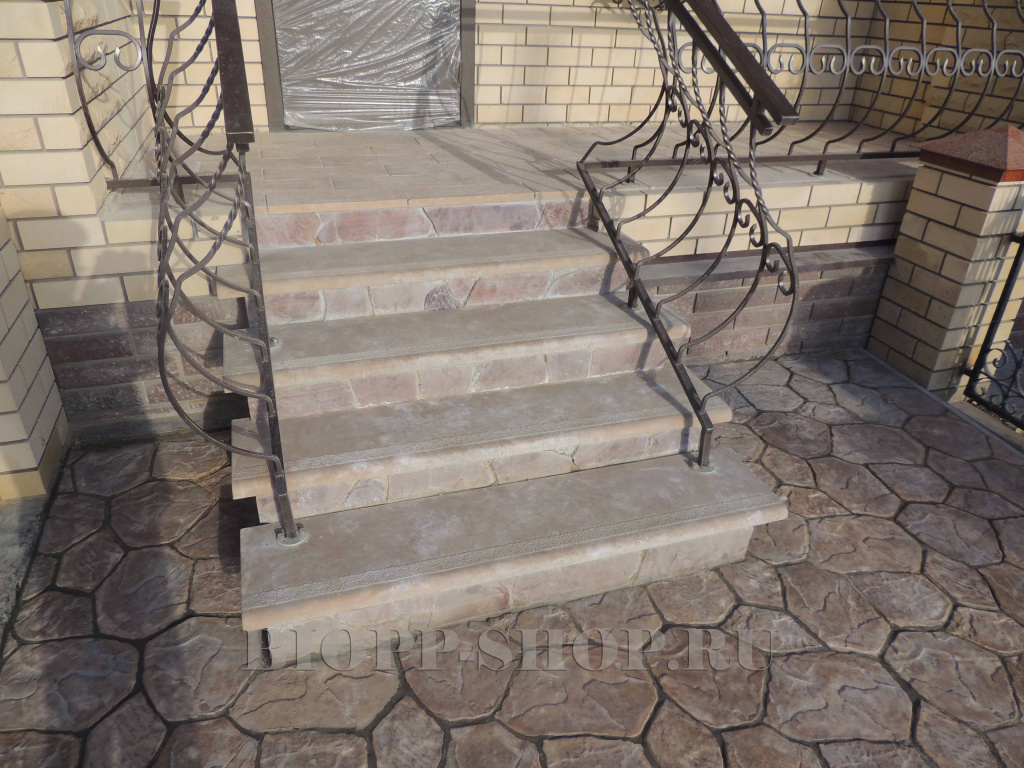 Накладные проступи для лестниц из бетона - просто о сложном