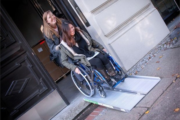 Пандусы для инвалидов на лестничный марш - просто о сложном