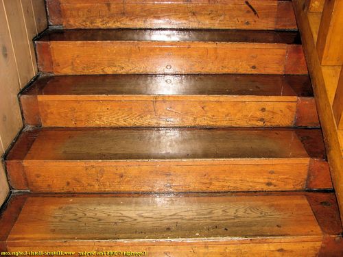 Ремонт деревянной лестницы в частном доме - практические советы