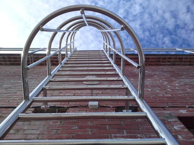 Типы лестниц для эвакуации людей при пожаре - просто о сложном