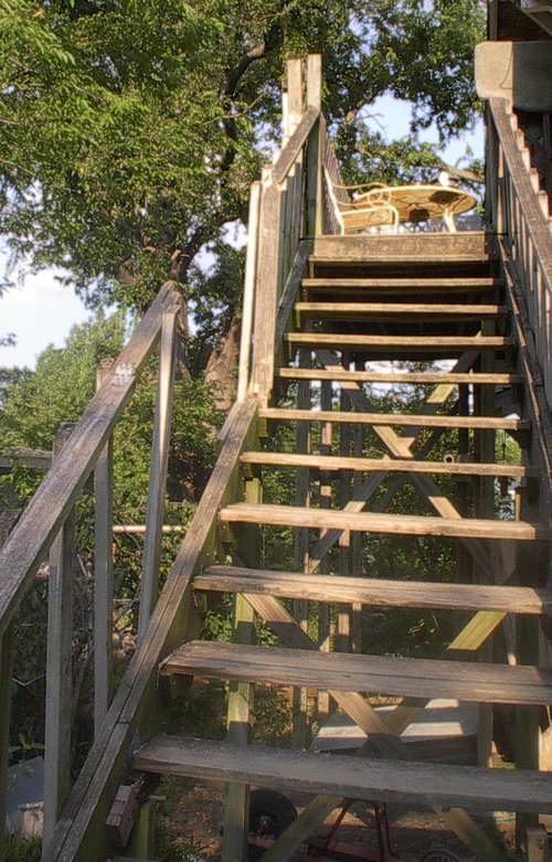 Чем обработать деревянные ступени лестницы на улице - подробно