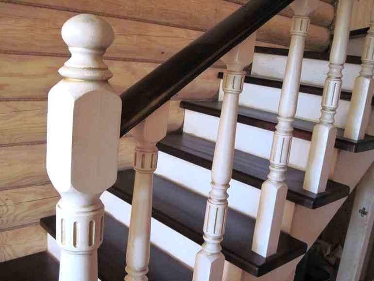 Чем обработать деревянную лестницу внутри дома - методы